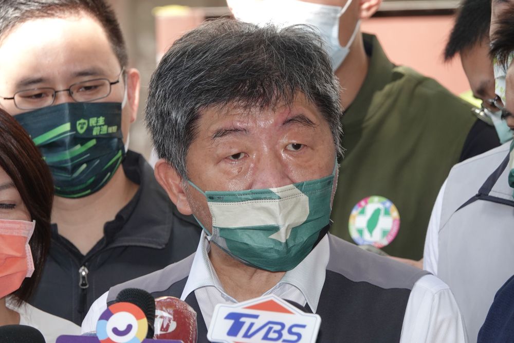 陳時中問現場媒體，「有誰覺得被蔡總統控制？」陳德興攝