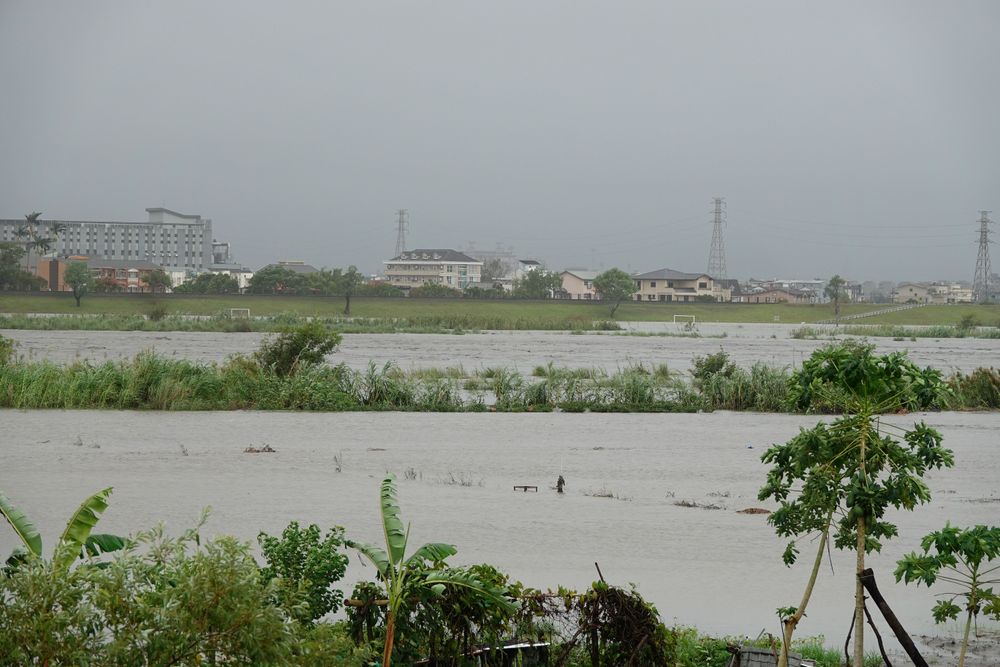 宜蘭山區下起超大豪雨，蘭陽溪水暴漲。林泊志攝