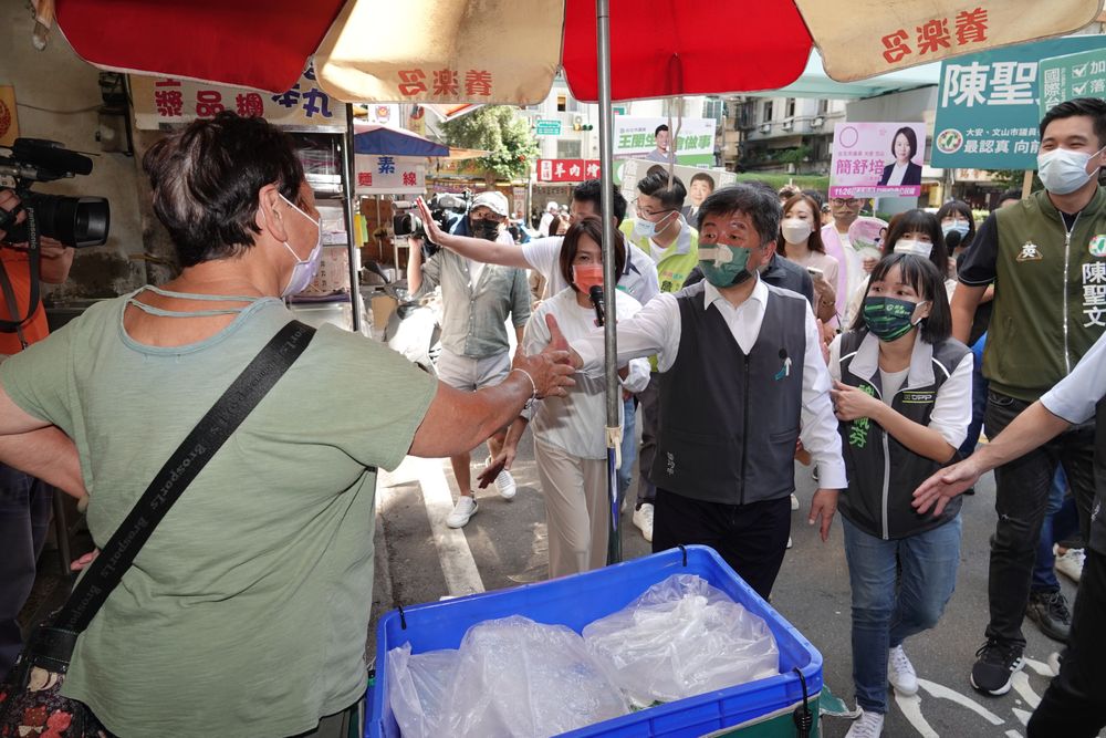 陳時中（中）回應，柯文哲失言不是新聞。陳德興攝