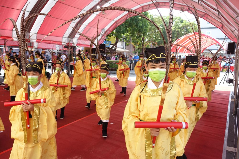 六佾舞祭祀韩昌黎。罗琦文摄