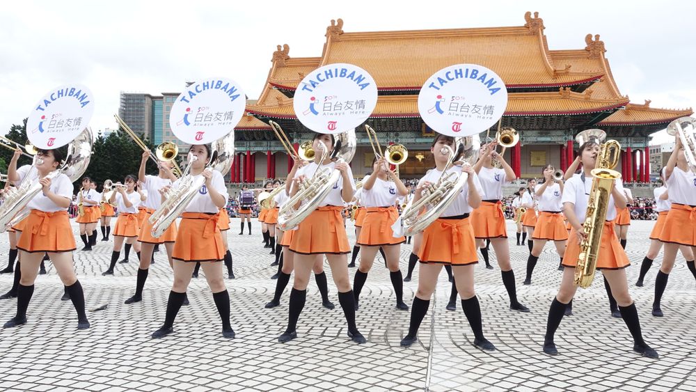 橘高校吹奏部9日在自由廣場與北一女、曉明女中聯合展演。鄭孟晃攝