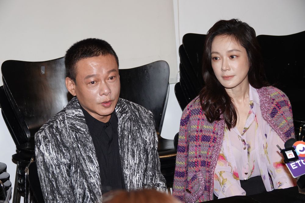 李康生（左）、尹馨（右）出席《童話・世界》宣傳活動。陳德興攝