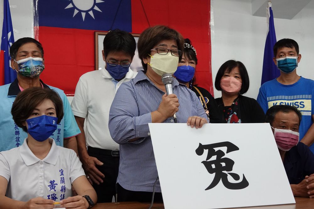 遭控餐會送紅酒賄選，羅東鎮長吳秋齡親上火線替自己喊冤。林泊志攝