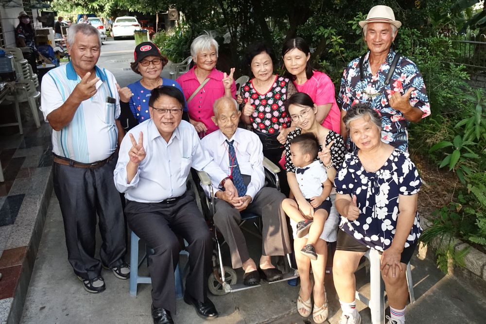楊明義四代同堂。羅琦文攝