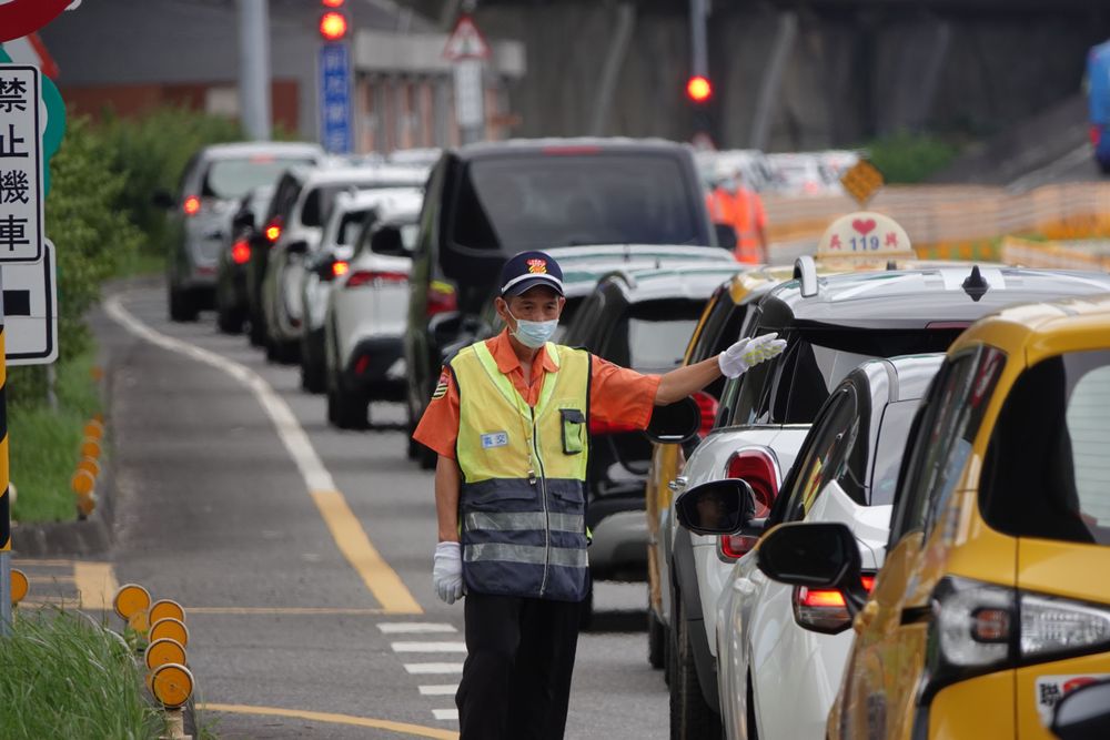 國5北上高承載管制。林泊志攝
