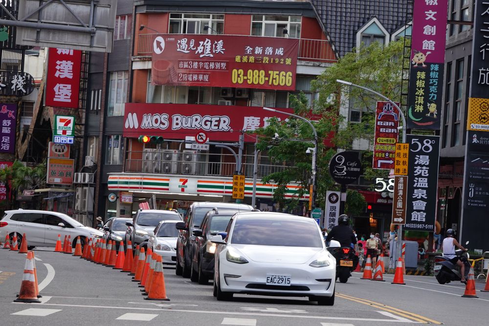 礁溪市區車多。林泊志攝