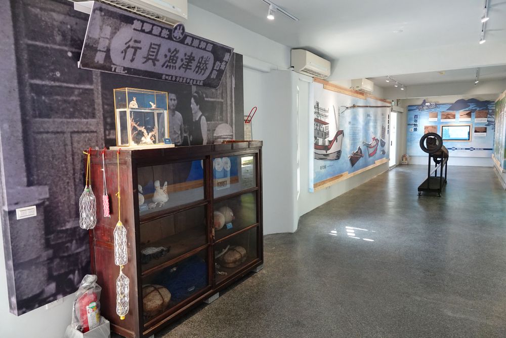 南方澳討海文化館內設有常設展，並舉辦年度特展及結合地方資源、節慶活動等教育推廣活動，已完成委外經營，未來將讓遊客深度認識南方澳文化。林泊志攝