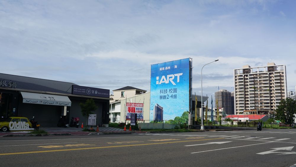 高雄房市呈現預售屋房價持續拉高，但中古屋房價出現下修現象。葉家銘攝