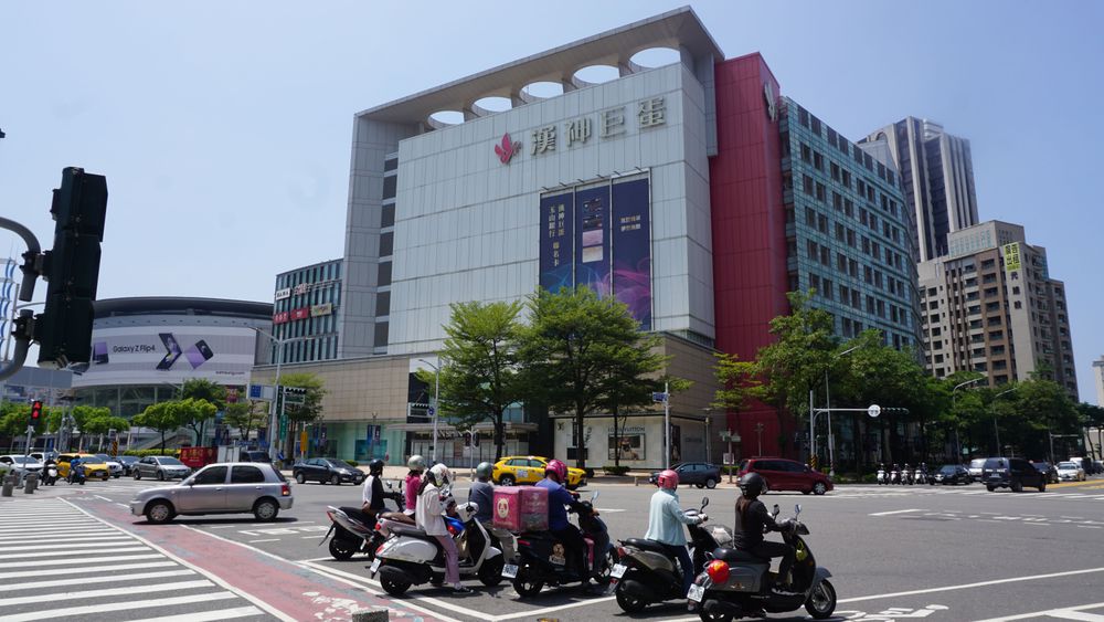 漢神巨蛋商圈周邊住宅，新屋房價坐四望五已成常態。葉家銘攝