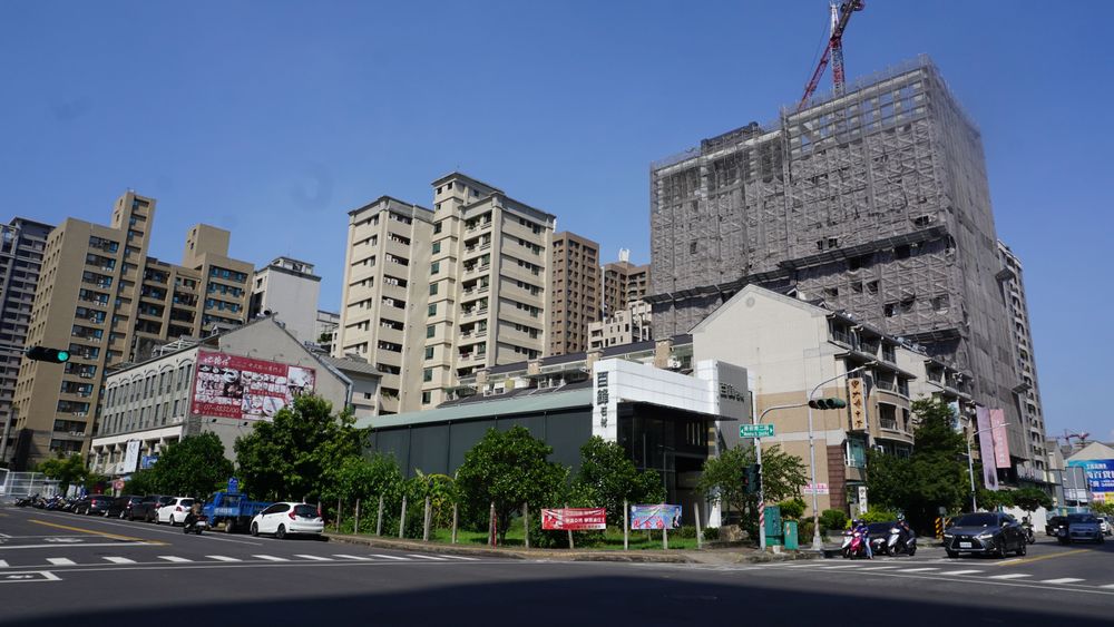 高雄郊區與市區每坪將有10-15萬元單價落差，郊區全面3字頭、市區4-5字頭。葉家銘攝