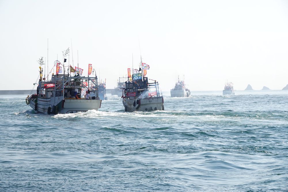 遶境船團聲勢浩大。林泊志攝