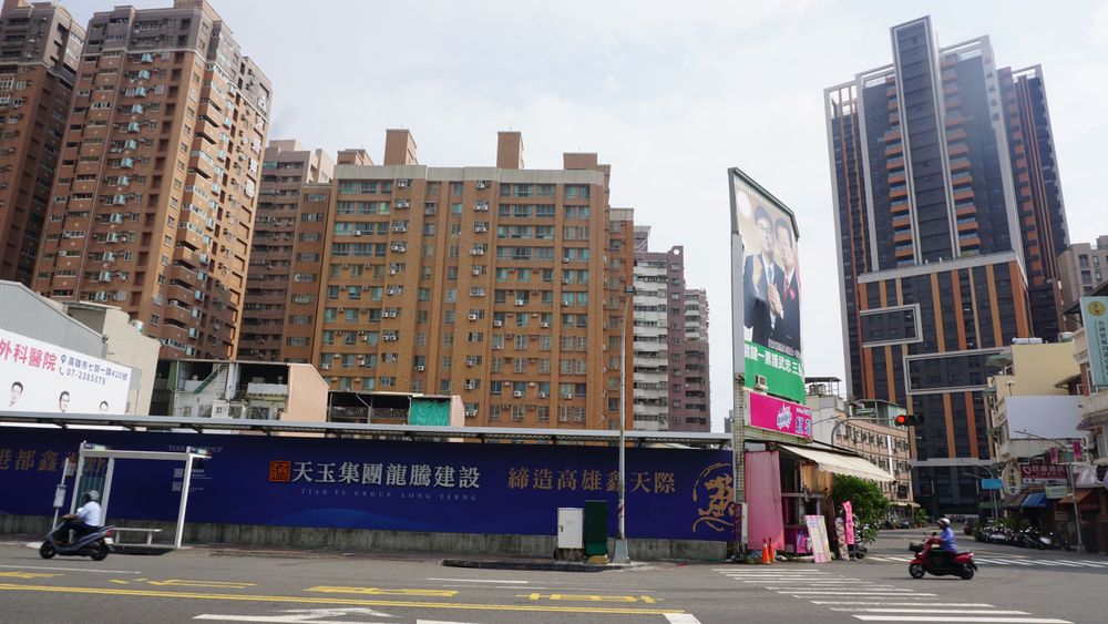 紙片屋店面市價難以評估，但未來因面積過小將無法獨力開發。葉家銘攝