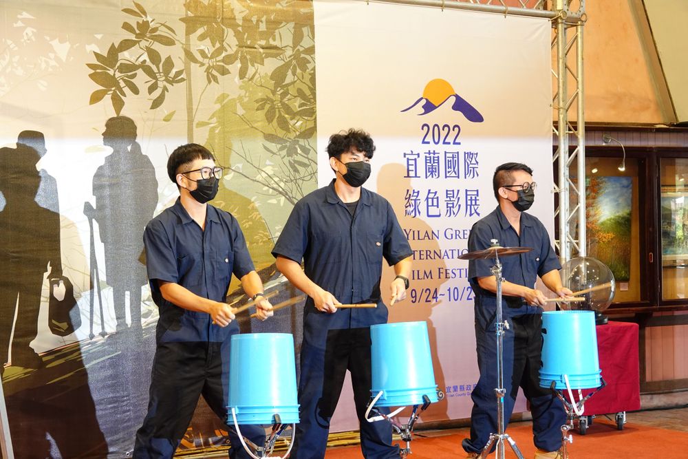 重擊現實打擊樂團開場表演。林泊志攝