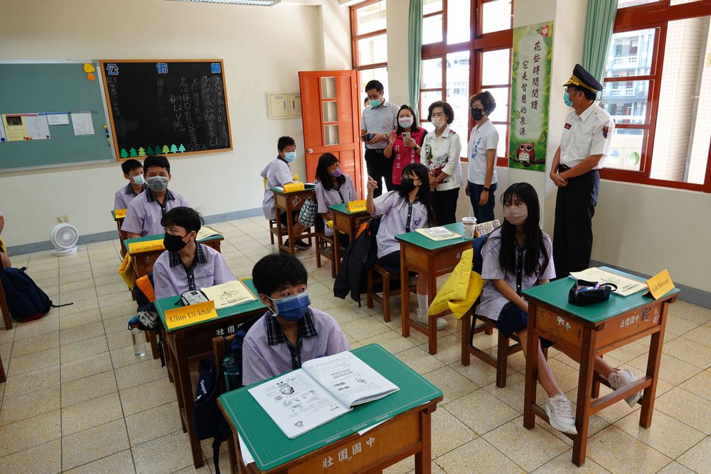 宜蘭縣長林姿妙到校園內視察，了解學生防災演練情形。林泊志攝