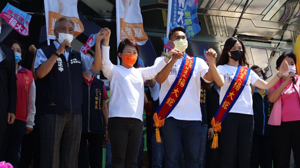 盧秀燕上午為台中市議員參選人楊大鋐站台。鮮明攝