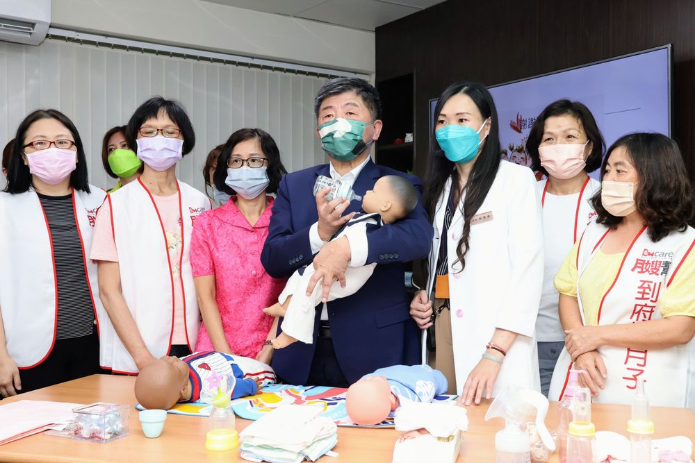 陳時中（中）強調，選戰不做其他小動作。趙世平攝