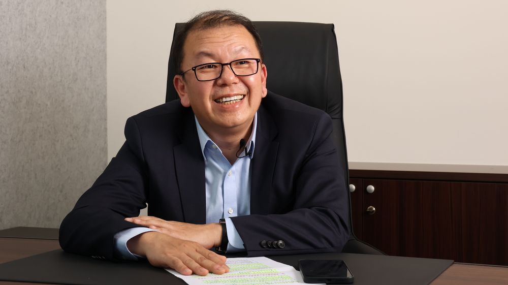 鼎越開發執行副總張嘉文說明京華廣場商辦園區。莊宗達攝