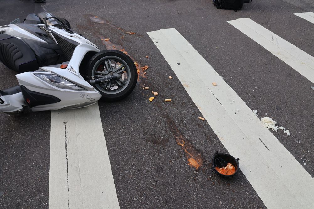 外送哥買的晚餐沒了氣炸。張喆喜攝