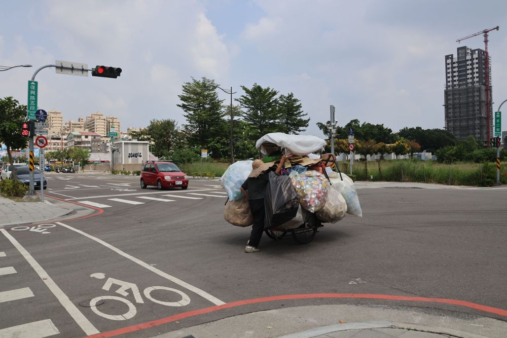 後方車輛已放慢速度。張喆喜攝