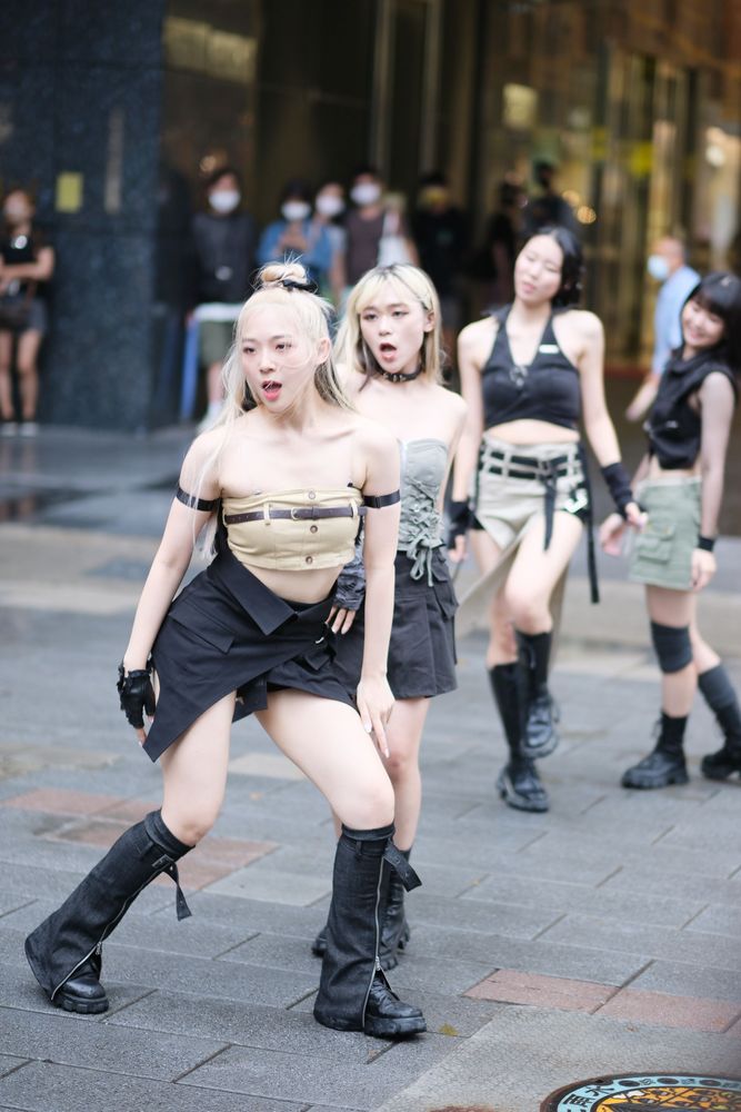 Bixiu经常和舞团在街头表演。陈志渊摄