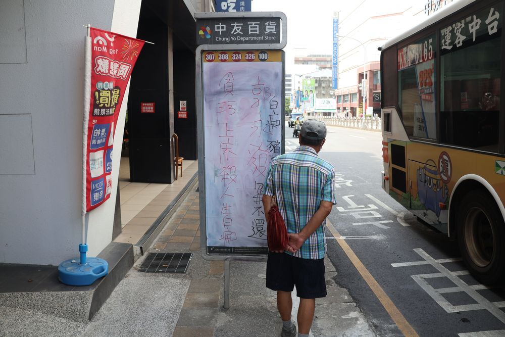 搭車民眾都會駐足看一眼。張喆喜攝