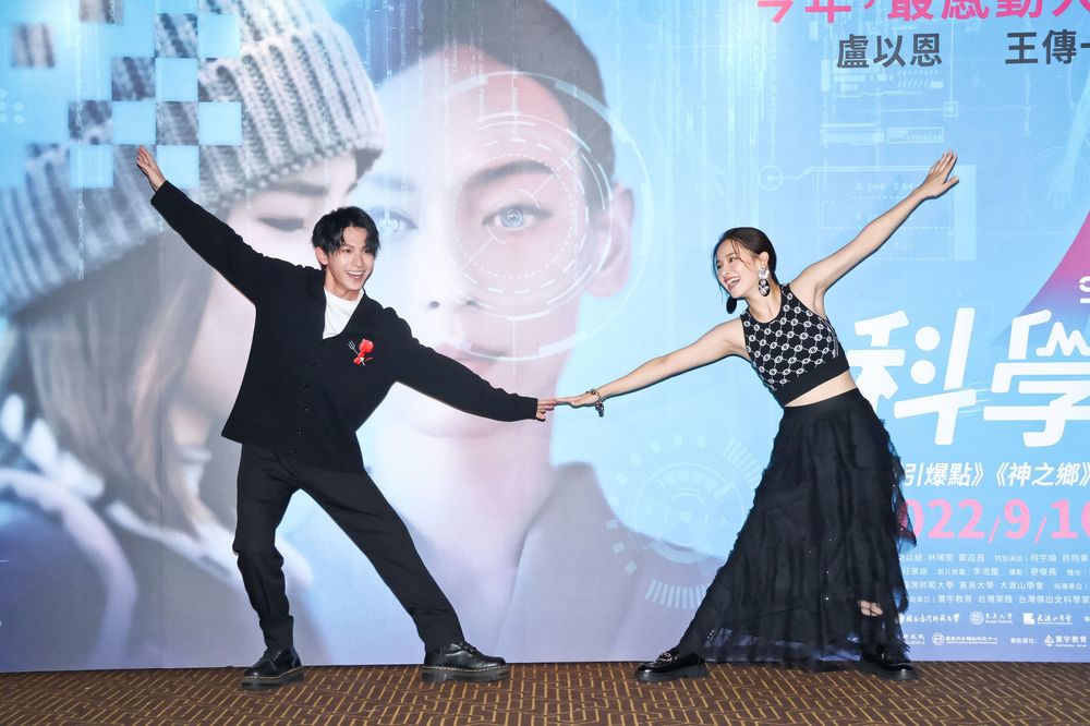 林暉閔（左）、盧以恩（右）在片中有粉紅泡泡。趙世平攝