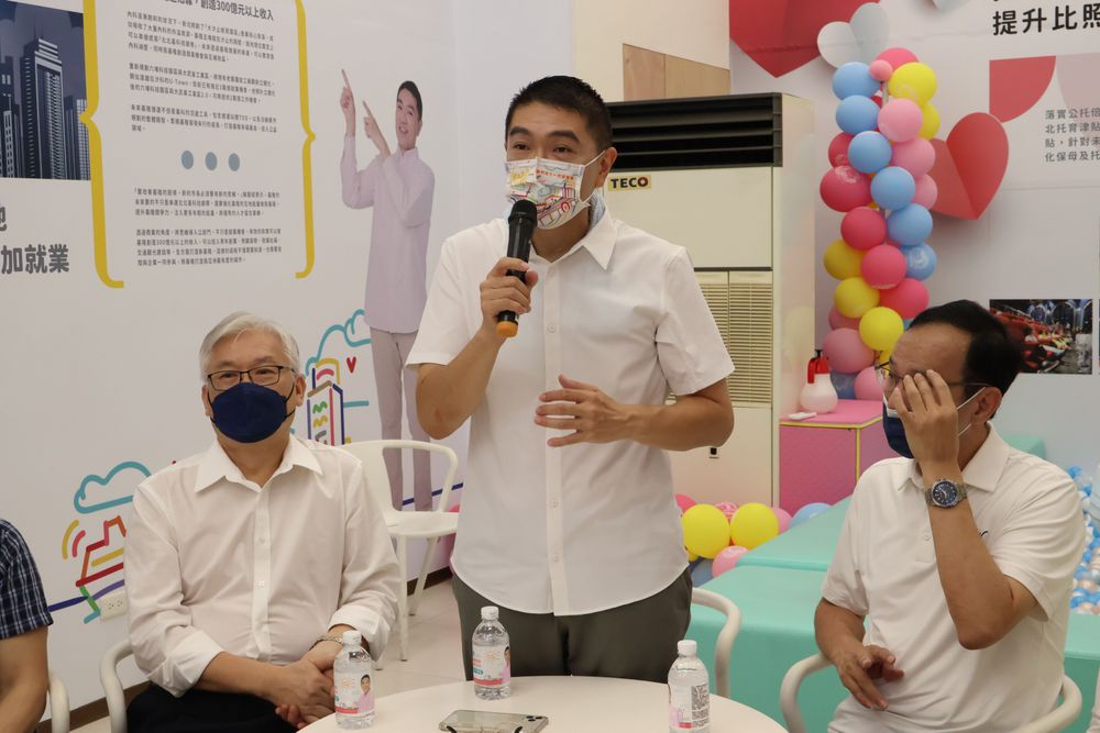 謝國樑批評蔡適應不是優秀立委。資料照片