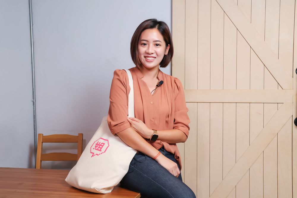 揹著姐字樣的書包掃街。趙世平攝