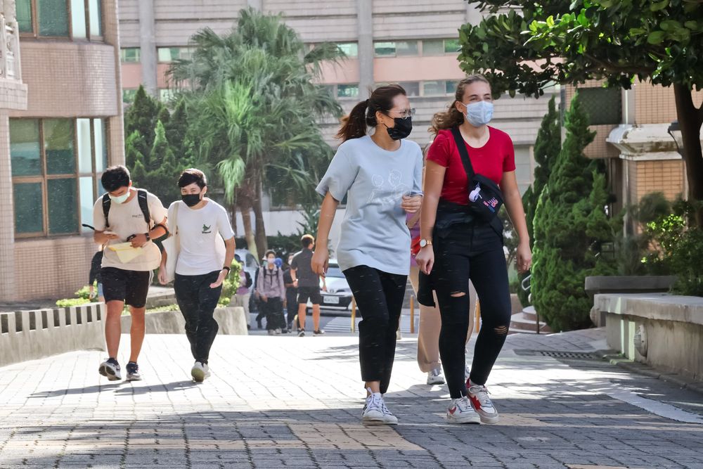 大學缺額增多，境外生、國內學生恐會想先選國立大學。趙世平攝