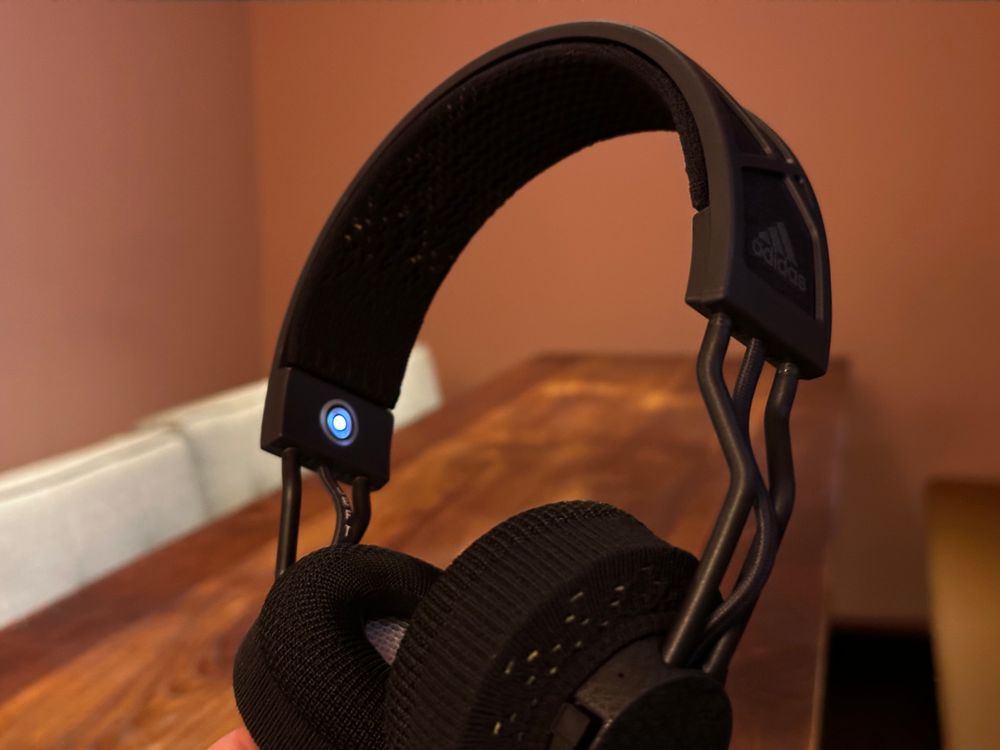 室內光源指示燈為一圈。黃子倫攝