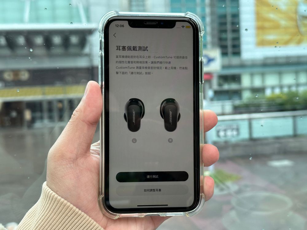 Bose Music App的耳機配戴測試，完成後可提供最佳的智能耳內音場調校技術。黃子倫攝