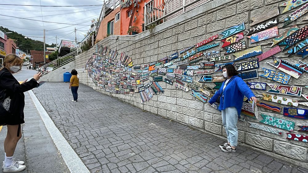 街道上有許多拍照打卡點，每一個都相當有特色。黃盈甄攝