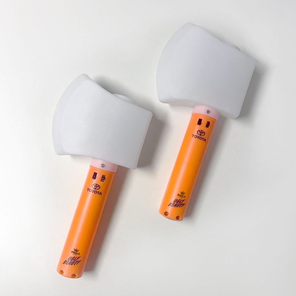 Jolin時尚螢光橘手斧燈。凌時差提供