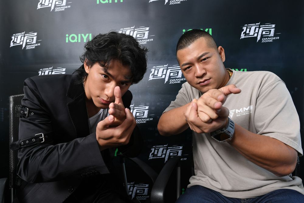 朱軒洋（左）和草爺今一起接受媒體線上聯訪。愛奇藝國際站提供