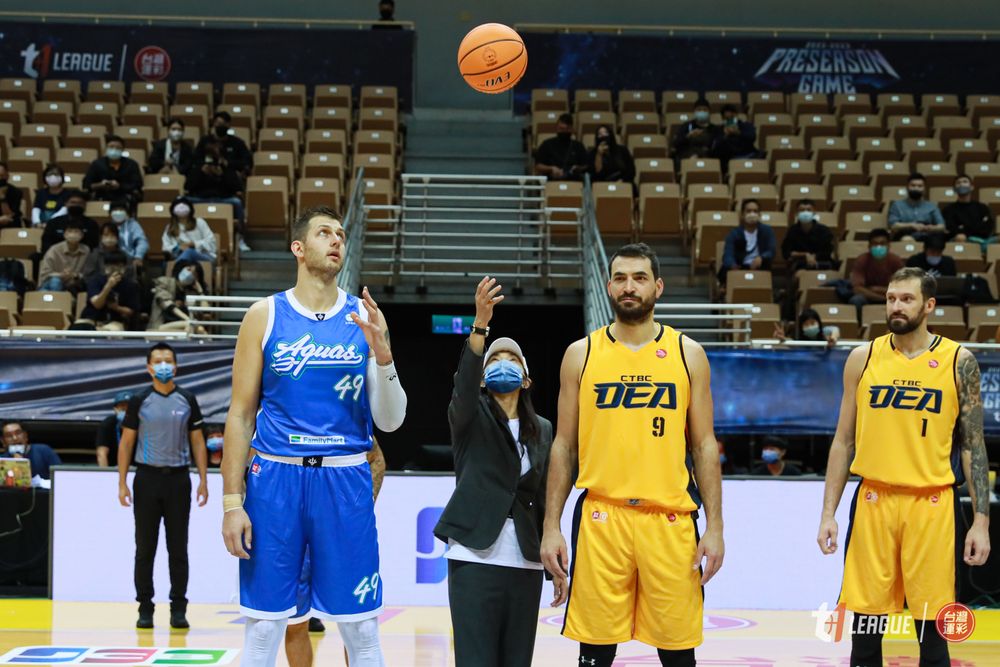 錢薇娟目前是T1會長。   T1提供