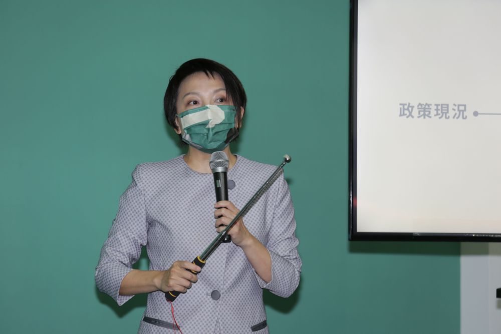 范雲說明政見細節。翁玉信攝