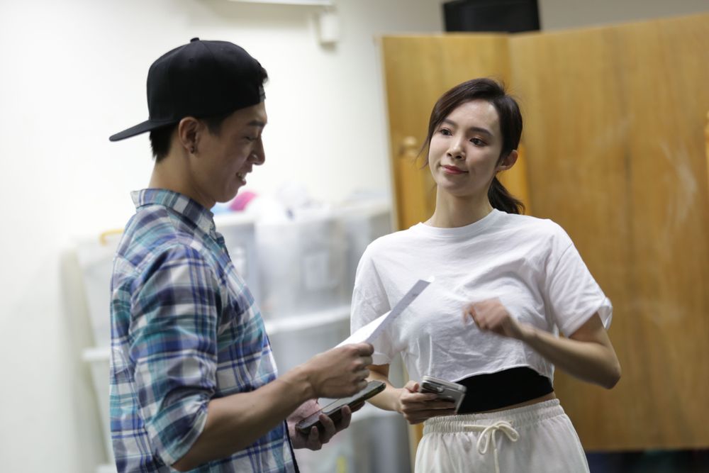 康茵茵認真彩排。翁玉信攝