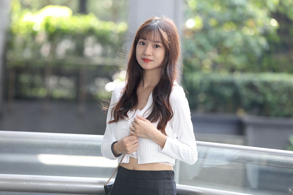 芮芮休闲时常和朋友一起逛街。陈明中摄