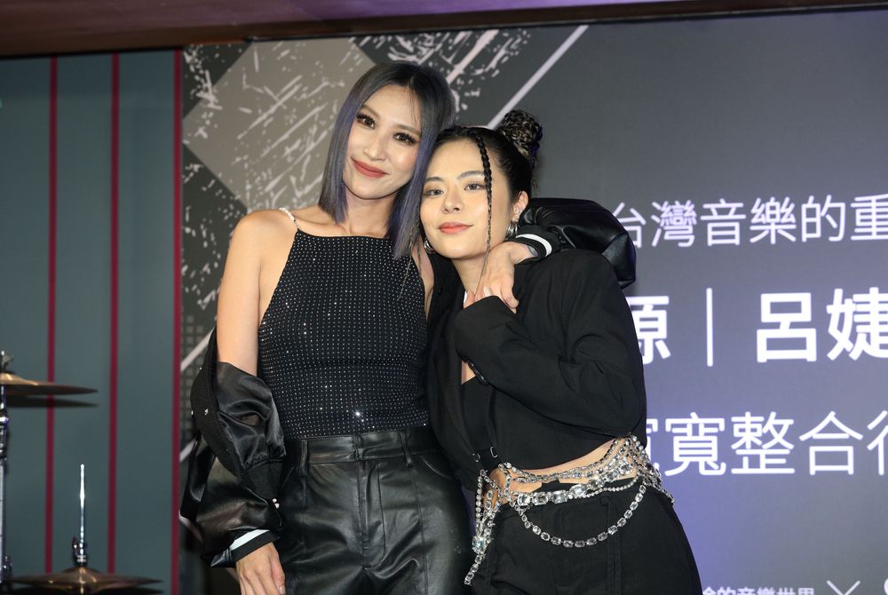 凃惠源老婆呂婕菲（左）和繼女夏沐僅差8歲，感情好到像姊妺。陳明中攝