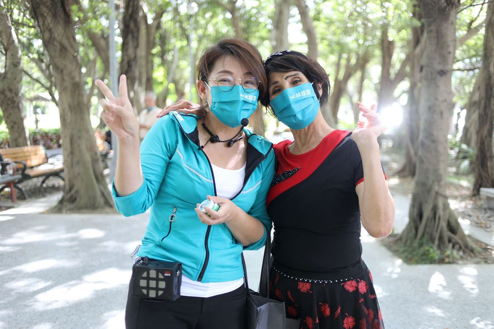 林珍羽勤跑基层。陈明中摄