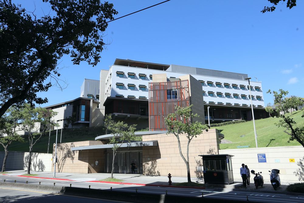 内湖豪宅「文心AIT」因正对美国在台协会而得名。陈明中摄