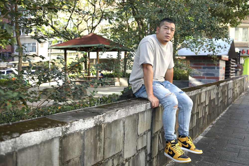 草爺月開銷90萬，生活壓力不小。陳明中攝 場地提供／富士豬排