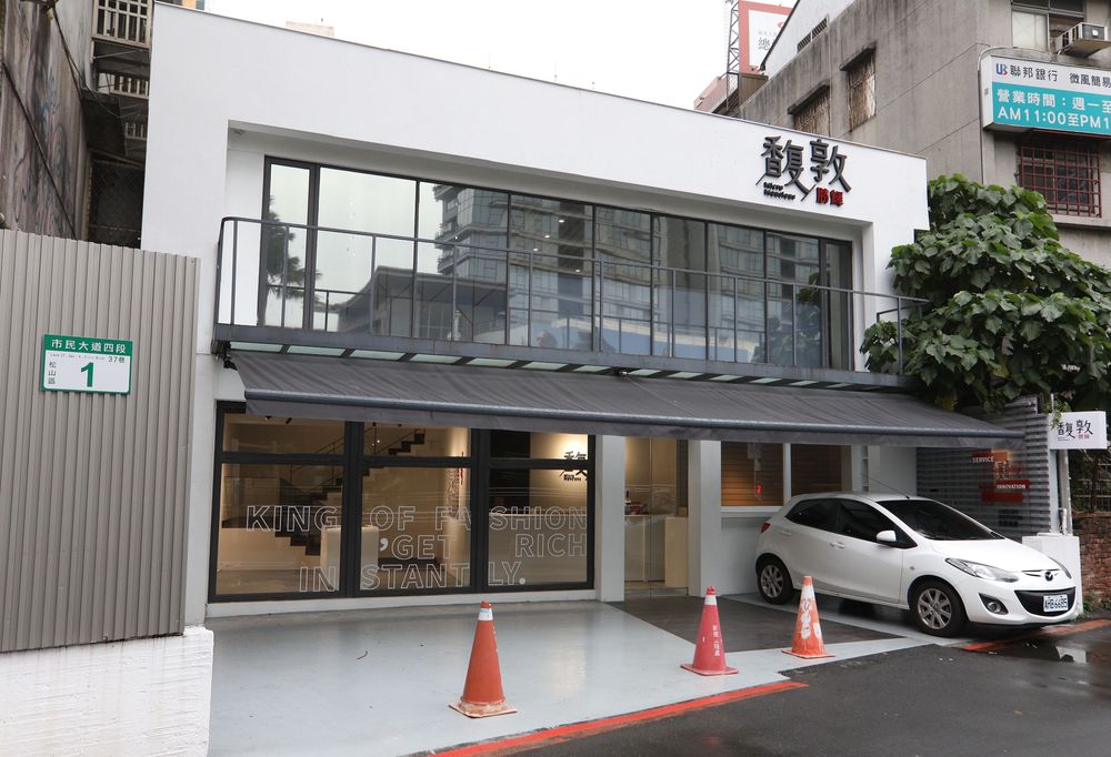 「勝輝馥敦」位於市民大道四段37巷。陳明中攝