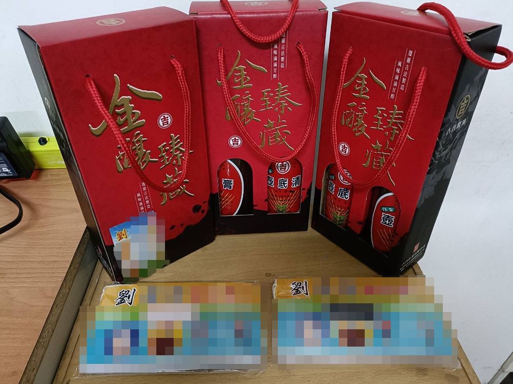 檢警查扣的醬油禮盒價值269元。警方提供