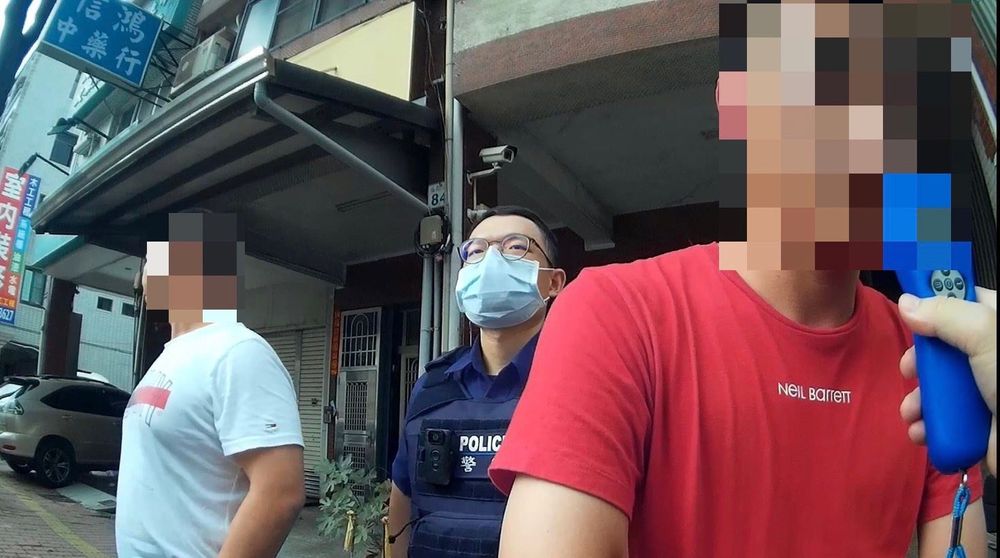 警方對劉姓男子實施酒測,呼氣酒測值0.24毫克。讀者提供