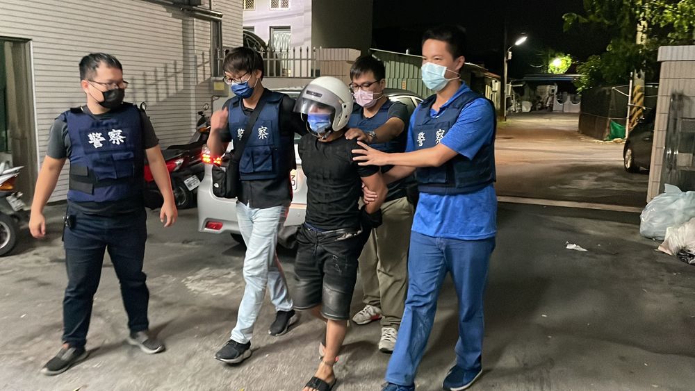 專案小組昨晚循線到台中逮捕主嫌團姓男子。讀者提供