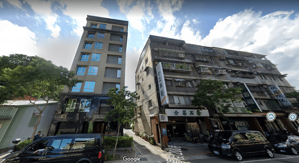 台北市唯一的火葬場在「第二殯儀館」，距離最近的社區是大安區的「大安晶典」，距離700公尺。