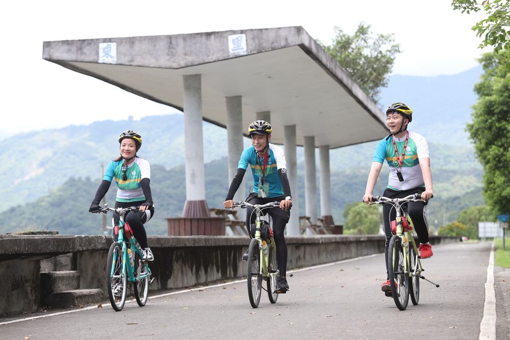 雄獅攜手台鐵推出「兩鐵旅遊列車」特色行程。雄獅旅遊提供