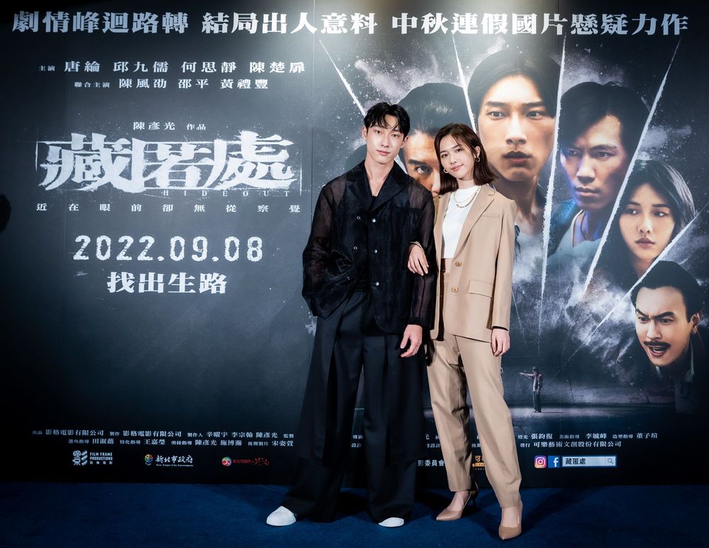 何思靜（右）、唐綸（左）在片中飾演情侶，培養出革命情感。影格電影提供