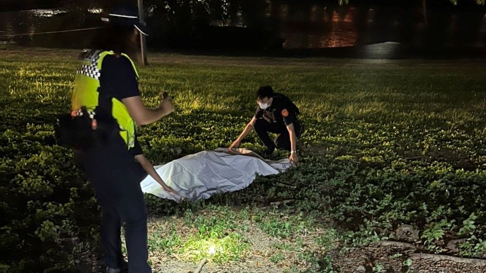 警方替徐男蓋上白布。三重警分局提供